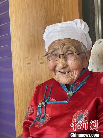 薩仁托婭拍攝的“草原母親”?！∷_仁托婭供圖