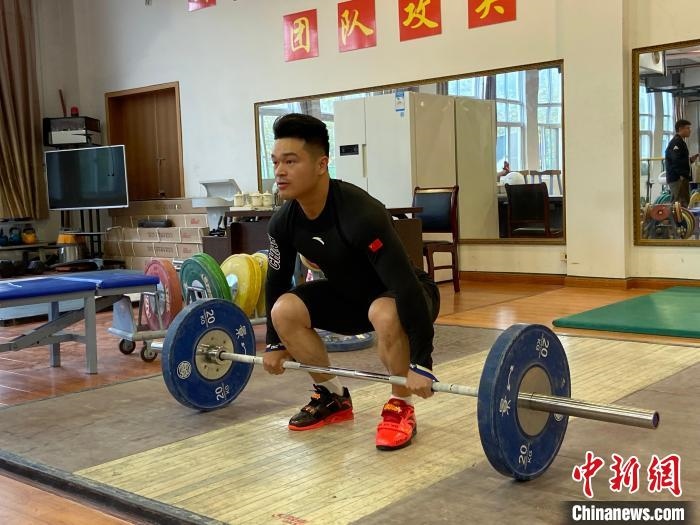 石智勇訓(xùn)練場景?！×植?攝