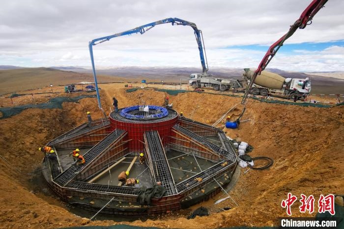 資料圖為該風(fēng)電場(chǎng)建設(shè)現(xiàn)場(chǎng)?！≈袊?guó)電建集團(tuán)成都勘測(cè)設(shè)計(jì)研究院有限公司 供圖