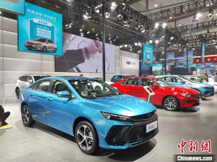 長(zhǎng)沙國際車展上展出的汽車。　唐小晴 攝