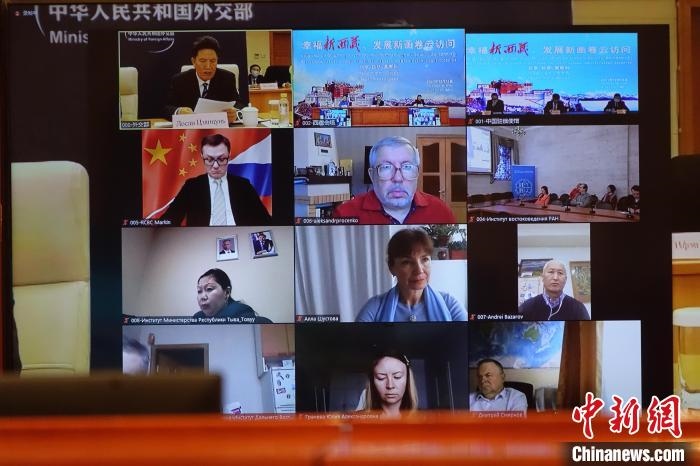 “幸福新西藏、發(fā)展新畫卷”云訪問活動在拉薩、北京、莫斯科等地同時舉行。　冉文娟 攝