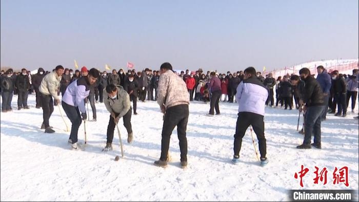 帕普孜球場，激烈角逐?！“统h融媒體中心供圖