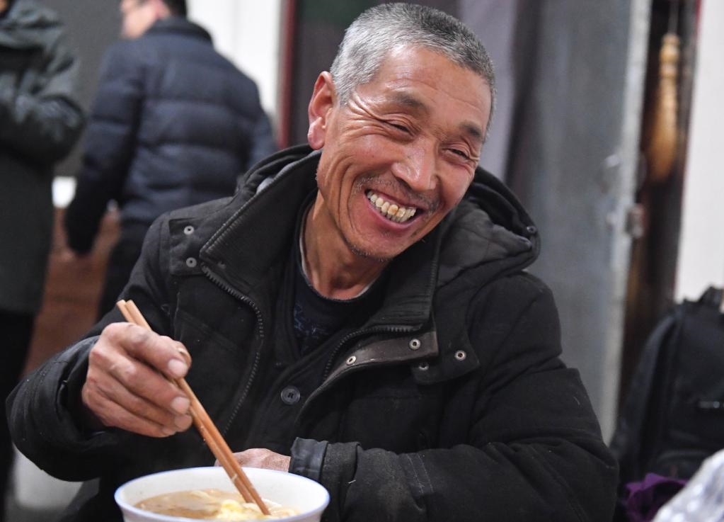 1月26日，山西省汾西縣段村村民蔡文明談起見到總書記的心情，激動又開心。新華社記者 柴婷 攝