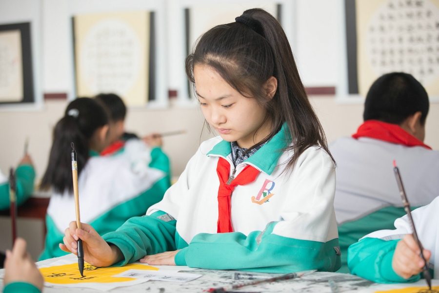 北重一小，學生正在書寫毛筆字 (2).jpg