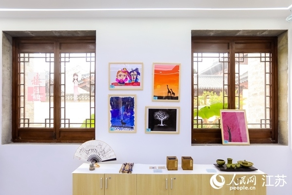 “棲棲小店”的文創(chuàng)產品展示廳。人民網記者 馬曉波攝