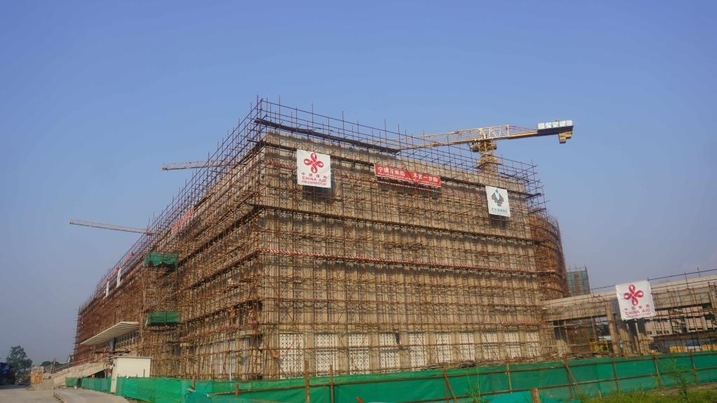 這是2023年5月23日在剛果（金）首都金沙薩拍攝的由中國援建的中部非洲文化藝術(shù)中心項目施工現(xiàn)場。