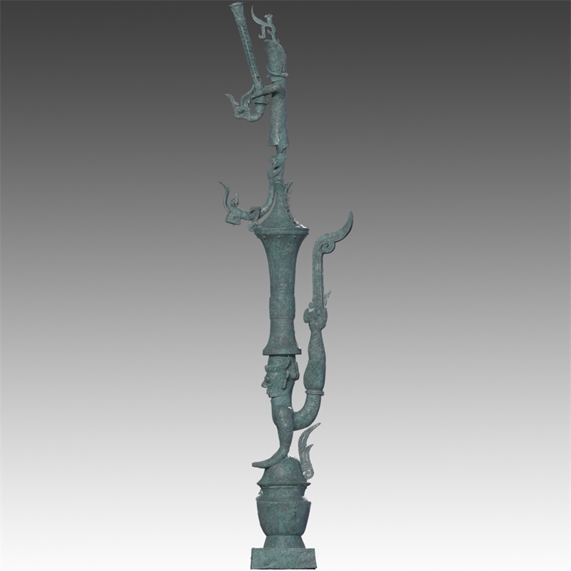 銅罍座倒立鳥足頂尊神像。四川省文物考古研究院供圖