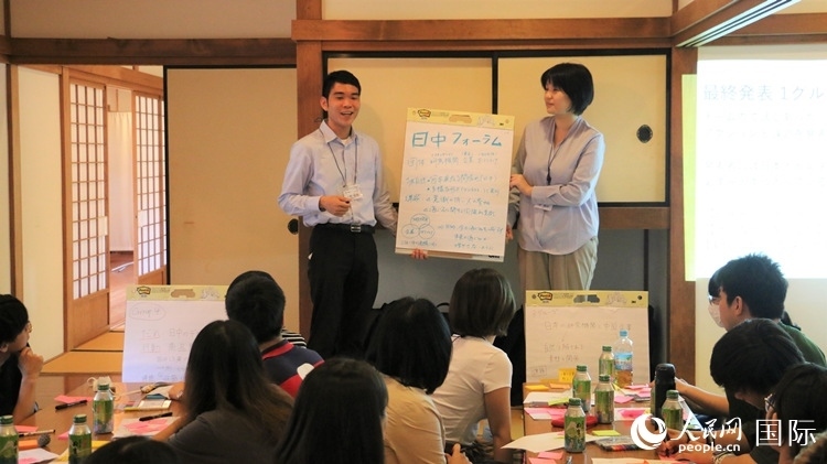 發(fā)表各自的研討成果。人民網(wǎng) 許可攝