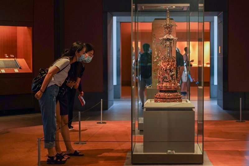 2020年7月24日，觀眾在蘇州博物館內(nèi)參觀。