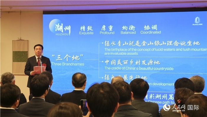 湖州市委書記陳浩介紹湖州市總體情況。（人民網(wǎng) 許可攝）