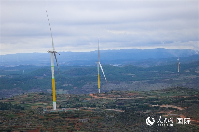 位于云南省曲靖市富源縣的富源西風(fēng)電基地。（人民網(wǎng) 李發(fā)興攝）