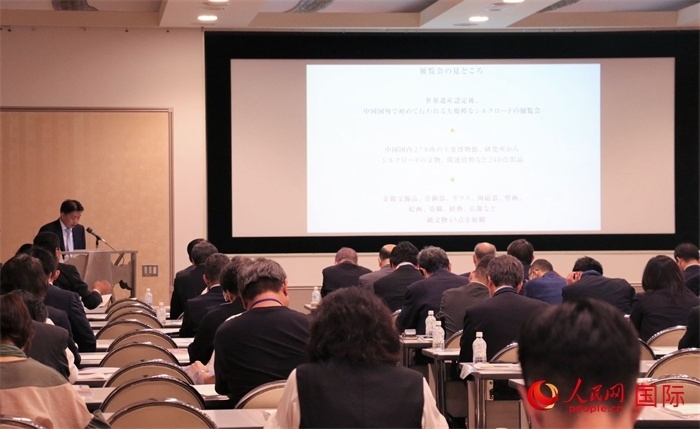 富士美術(shù)館文藝部長平野賢一介紹展覽內(nèi)容。（人民網(wǎng) 許可攝）