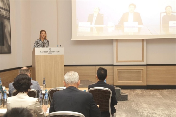 波蘭國(guó)家商會(huì)副主席卡羅麗娜致辭。