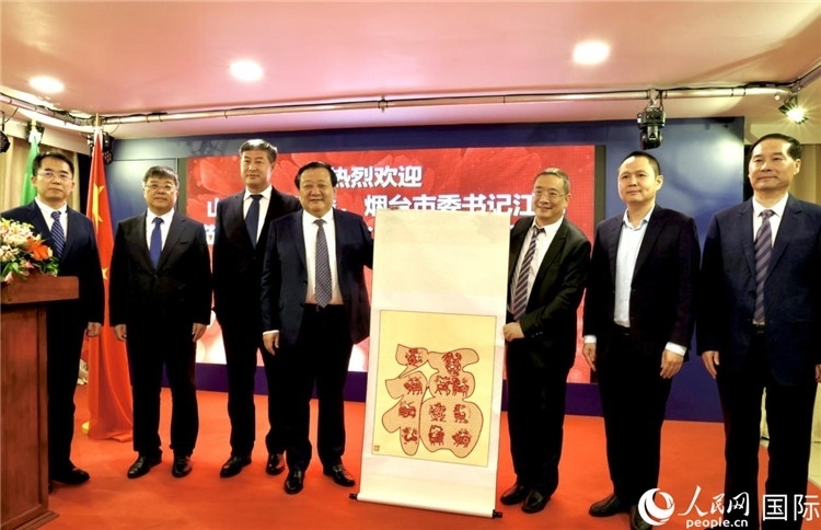 參加座談會的主要嘉賓合影留念。人民網(wǎng)記者宋亦然攝