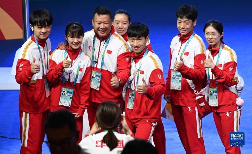 7月22日，中國代表團(tuán)部分成員在歡迎儀式后合影。新華社記者 王曦 攝