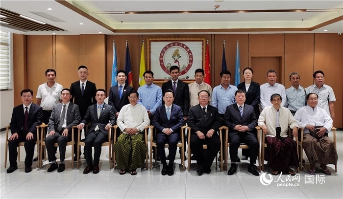 吉林市市委書記胡斌率團與緬甸皎漂當地人士交流并合影 人民網記者李秉新攝