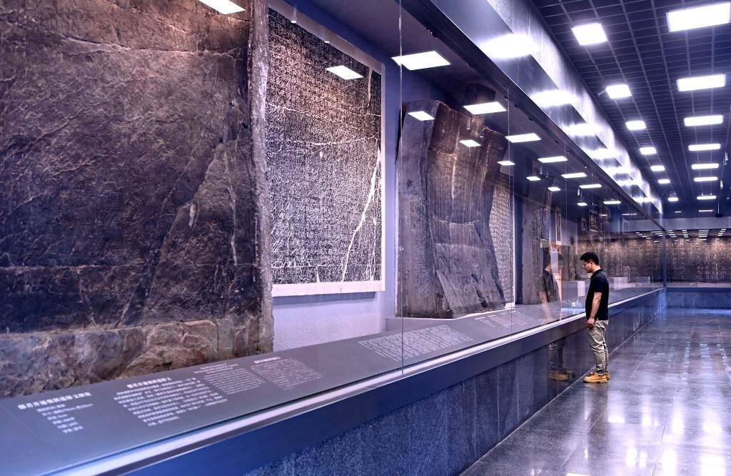 近日拍攝的陜西省漢中市博物館“石門十三品”陳列室。新華社記者 劉瀟 攝