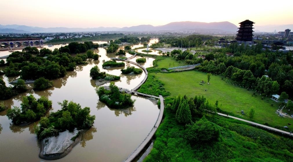 2022年5月16日拍攝的天漢濕地公園景色。新華社記者 邵瑞 攝