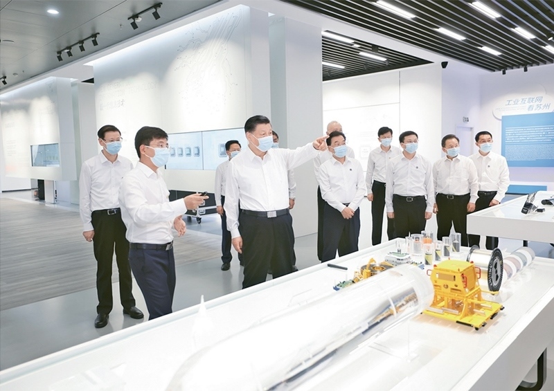 2023年7月5日至7日，中共中央總書記、國家主席、中央軍委主席習(xí)近平在江蘇考察。這是5日下午，習(xí)近平在蘇州工業(yè)園區(qū)考察。 新華社記者 鞠鵬/攝