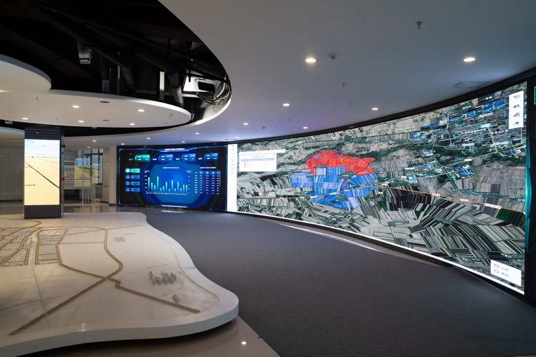 黑龍江省慶安縣數(shù)字農(nóng)業(yè)指揮中心平臺上展示的黑土地情況（4月26日攝）。新華社記者 張濤 攝