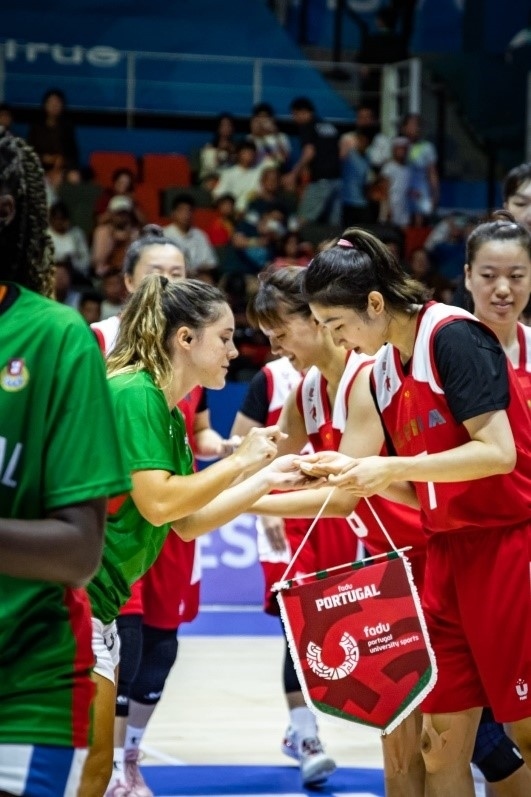 28日，成都大運會女籃項目葡萄牙隊對戰(zhàn)中國隊。 受訪者供圖