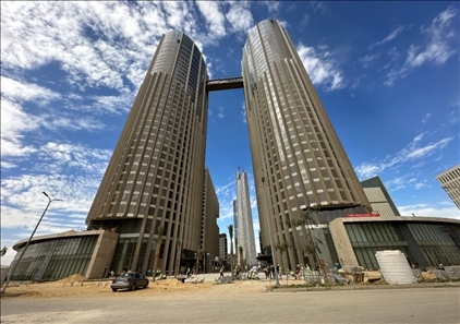 埃及新行政首都CBD項目P4標(biāo)段高層辦公樓。 嚴(yán)川吉雨攝