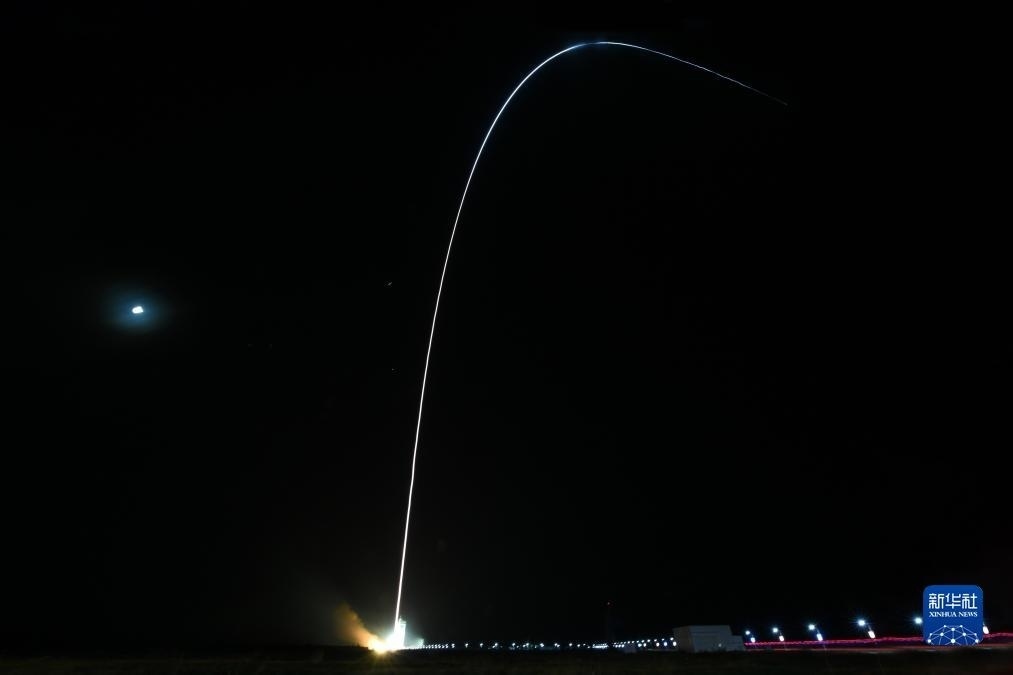 9月7日02時14分，我國在酒泉衛(wèi)星發(fā)射中心使用長征四號丙運載火箭，成功將遙感三十三號03星發(fā)射升空，衛(wèi)星順利進入預(yù)定軌道，發(fā)射任務(wù)獲得圓滿成功。新華社發(fā)（汪江波 攝）