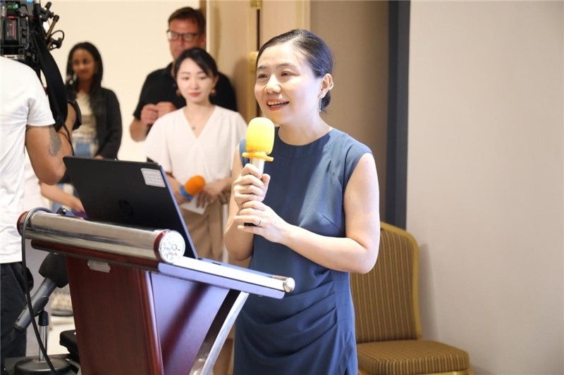 圖為吉布提孔子學(xué)院鄒燕舞院長為表彰儀式致辭。吉布提孔子學(xué)院供圖