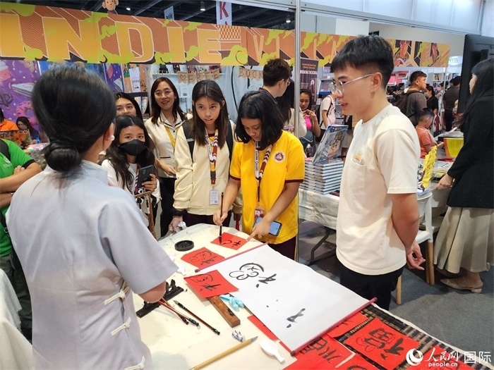 中國圖書展亮相第43屆菲律賓馬尼拉國際書展。人民網(wǎng)記者 樊帆攝