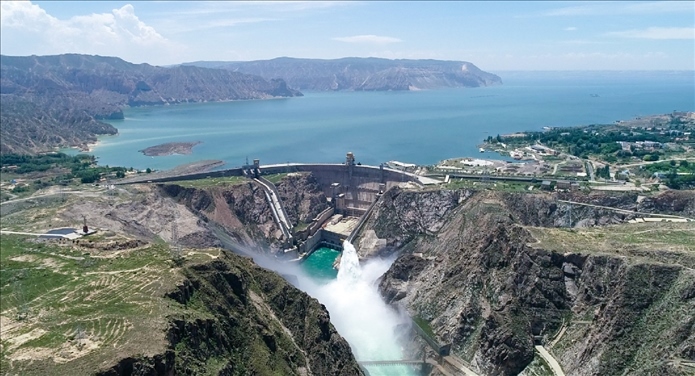 龍羊峽水電站開閘放水。國(guó)家電投黃河公司供圖