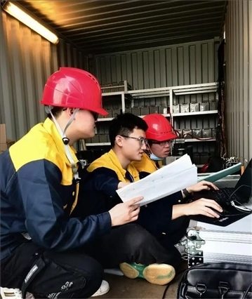 △2022年，長征十一號運載火箭在我國黃海以“一箭五星”方式成功發(fā)射。哈爾濱工程大學(xué)船海結(jié)構(gòu)物安全與舒適性團(tuán)隊為發(fā)射船進(jìn)行結(jié)構(gòu)動態(tài)監(jiān)測。