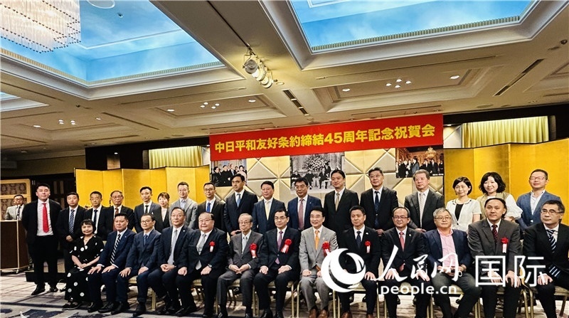 到場(chǎng)嘉賓合影留念。人民網(wǎng) 蔣曉辰攝