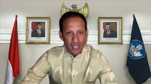 印尼教育、文化、研究和技術(shù)部部長納迪姆·馬卡里姆發(fā)表視頻致辭（清華大學東南亞中心供圖）