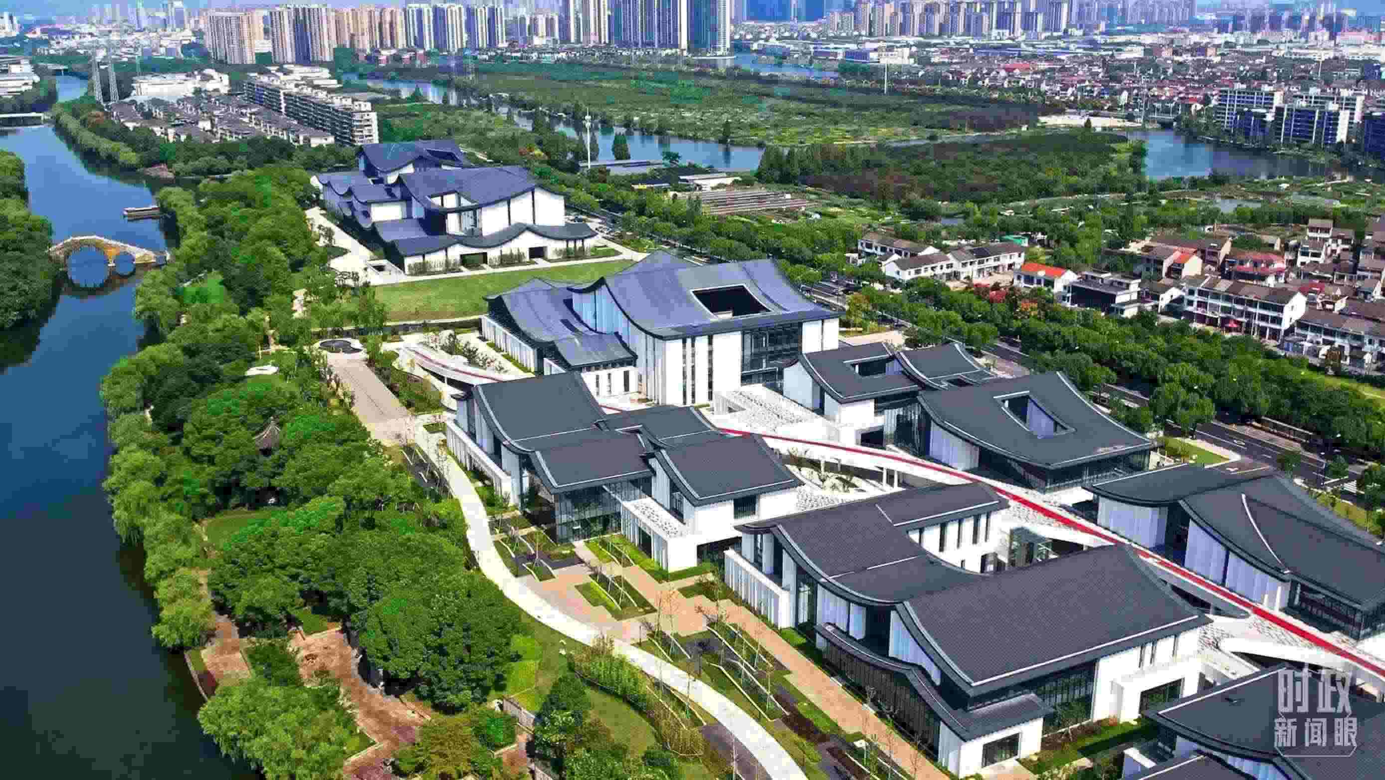 △臨河而建的浙東運河文化園。（總臺央視記者范凱拍攝）