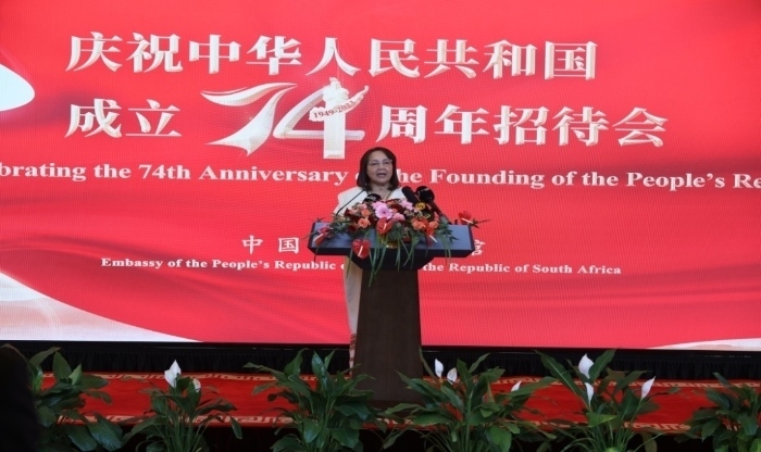 德利萊代表南政府向中國政府和人民致以誠摯祝賀。中國駐南非使館供圖