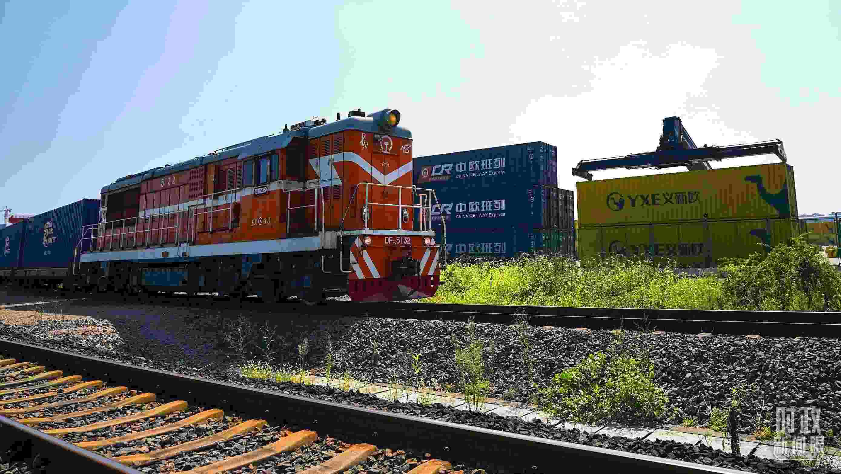 △“義新歐”中歐班列。（總臺(tái)國(guó)廣記者李晉拍攝）