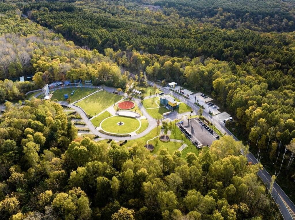 長(zhǎng)白山華美勝地已實(shí)現(xiàn)“綠電”直供。嚴(yán)磊攝