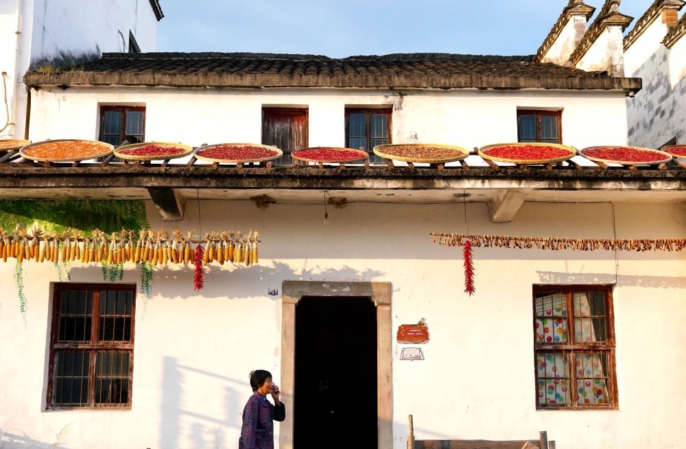 婺源縣王村石門自然村一角（2023年10月11日攝）。