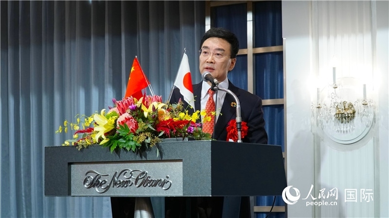 在日中國企業(yè)協(xié)會會長王家馴致祝酒詞。人民網(wǎng) 蔣曉辰攝