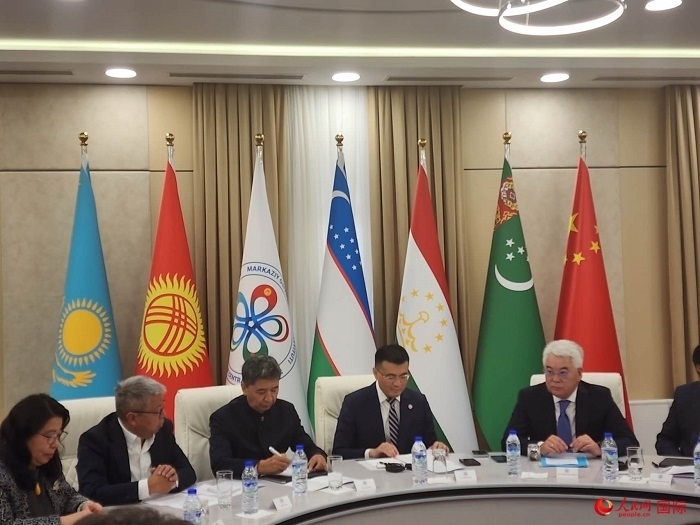 中國(guó)駐烏茲別克斯坦大使于駿致辭。人民網(wǎng)記者 李強(qiáng)攝