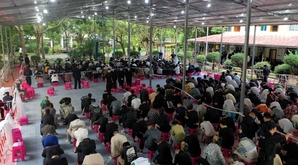 2349名電信網(wǎng)絡(luò)詐騙犯罪嫌疑人一次性移交我方。公安部供圖