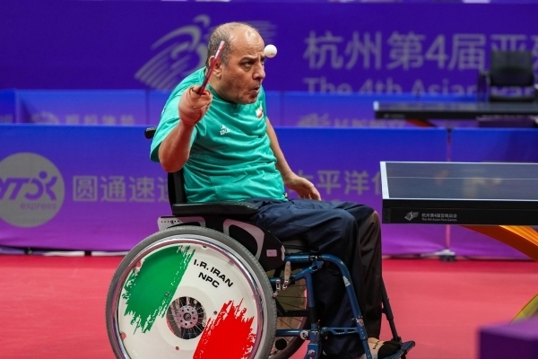 10月23日，杭州第4屆亞殘運會乒乓球男子單打Class2小組循環(huán)賽舉行。圖為伊朗隊選手哈?！ず嗁M尚在比賽中。圖片來源：杭州亞殘組委會