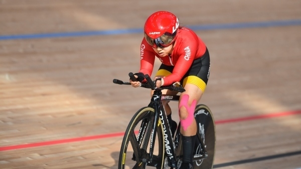 10月23日，杭州第4屆亞殘運會場地自行車女子個人C4-5級3000米追逐賽金牌賽舉行。圖為中國隊選手季子賢在比賽中。圖片來源：杭州亞殘組委會