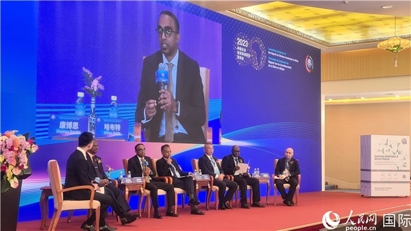 與會(huì)嘉賓展開(kāi)座談。人民網(wǎng)記者 萬(wàn)宇攝