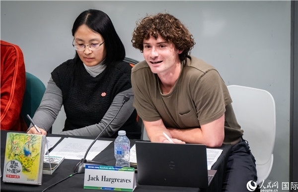 4、英國漢學(xué)家沈如風(fēng)對中國文學(xué)譯作的未來充滿期待。郭錦標(biāo)攝