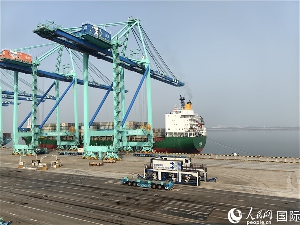 天津港北疆港區(qū)C段智能化集裝箱碼頭。人民網(wǎng)記者 符園園攝