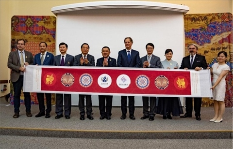 “絲路綺粲—中國絲綢藝術(shù)展”開幕式在匈牙利首都布達佩斯舉行。布達佩斯中國文化中心供圖