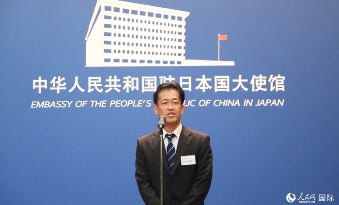 導(dǎo)師代表、東京大學(xué)教授內(nèi)山真伸發(fā)表致辭。人民網(wǎng) 許可攝