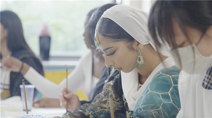 學生學習中國書法。帕特里克·謝德-西蒙茲攝