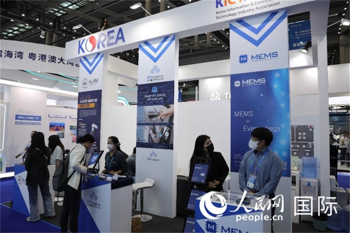 第二十五屆中國國際高新技術(shù)成果交易會15日在深圳開幕，圖為韓國企業(yè)展臺（人民網(wǎng)記者 魯揚攝）